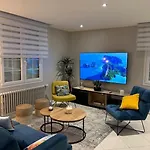 Maison Familiale Face A La *