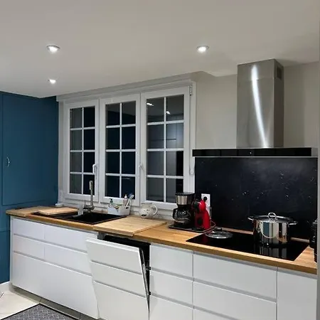 Maison Familiale Face A La *