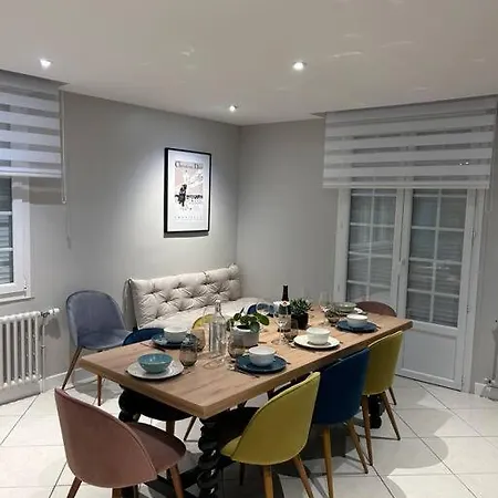 Maison Familiale Face A La *