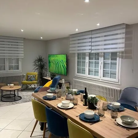 Maison Familiale Face A La *