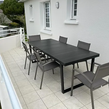 Maison Familiale Face A La Βίλα