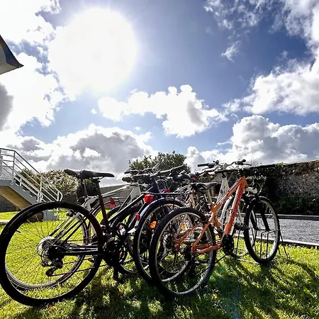 Maison Familiale Face A La