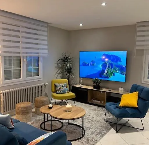 Maison Familiale Face A La *